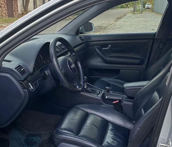 Серый Ауди А4, объемом двигателя 2.5 л и пробегом 300 тыс. км за 2800 $, фото 11 на Automoto.ua