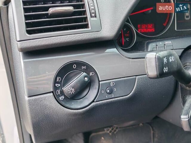 Сірий Ауді А4, об'ємом двигуна 1.6 л та пробігом 210 тис. км за 6000 $, фото 22 на Automoto.ua