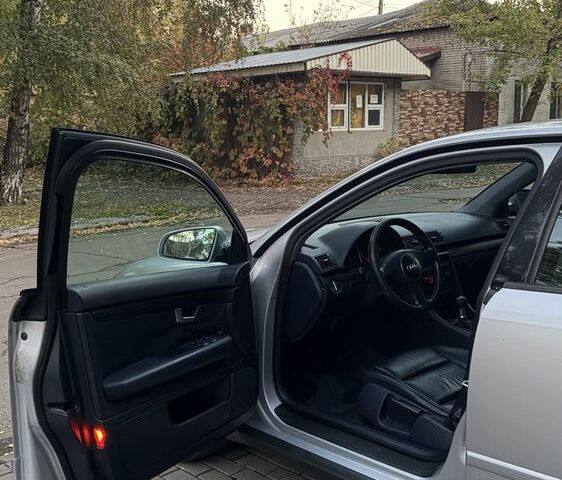 Серый Ауди А4, объемом двигателя 2.5 л и пробегом 300 тыс. км за 2800 $, фото 8 на Automoto.ua