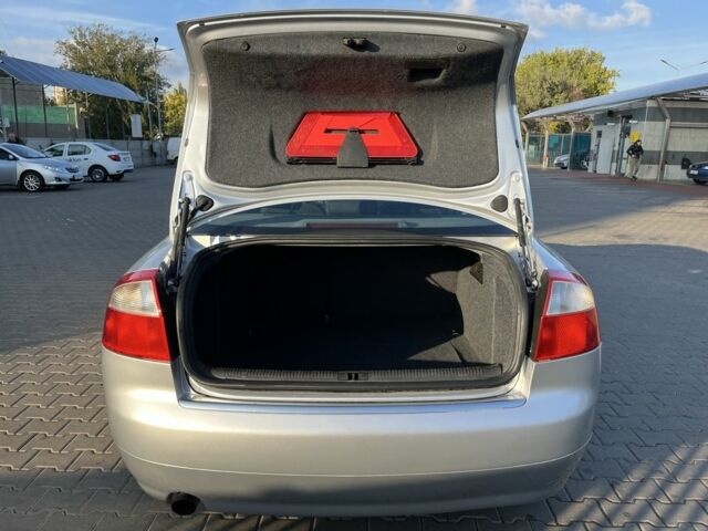 Сірий Ауді А4, об'ємом двигуна 1.6 л та пробігом 253 тис. км за 5999 $, фото 17 на Automoto.ua