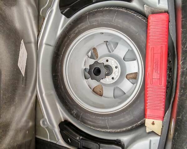 Сірий Ауді А4, об'ємом двигуна 1.6 л та пробігом 210 тис. км за 6000 $, фото 29 на Automoto.ua