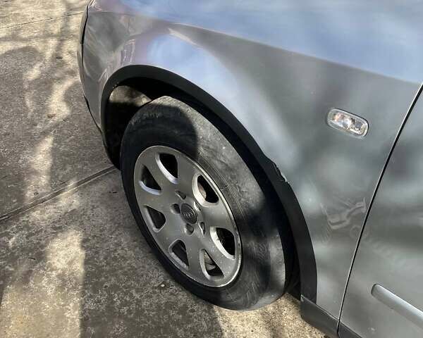 Ауді А4 2004 у Івано-Франківську на Automoto.ua Сірий Ауді А4, об'ємом двигуна 1.9 л та пробігом 284 тис. км за 5550 $, фото 4 на Automoto.ua