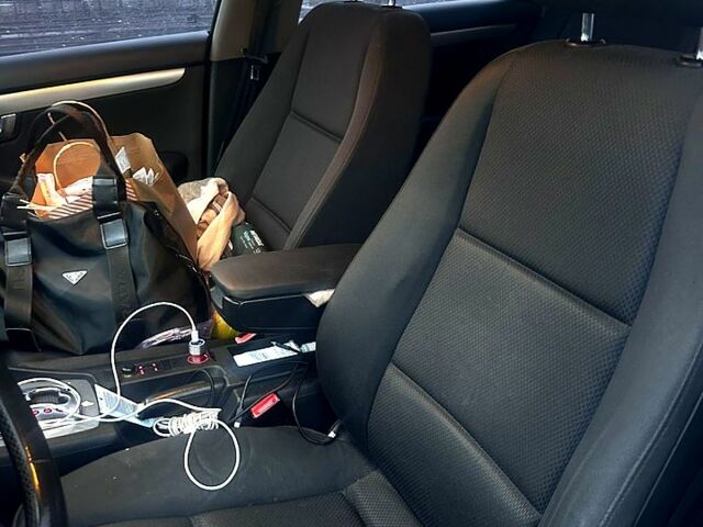 Сірий Ауді А4, об'ємом двигуна 1.8 л та пробігом 220 тис. км за 3900 $, фото 3 на Automoto.ua