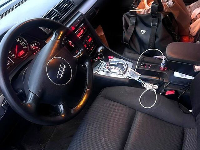 Сірий Ауді А4, об'ємом двигуна 1.8 л та пробігом 220 тис. км за 3900 $, фото 8 на Automoto.ua