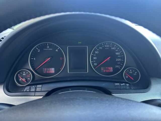 Серый Ауди А4, объемом двигателя 2.5 л и пробегом 300 тыс. км за 2650 $, фото 11 на Automoto.ua