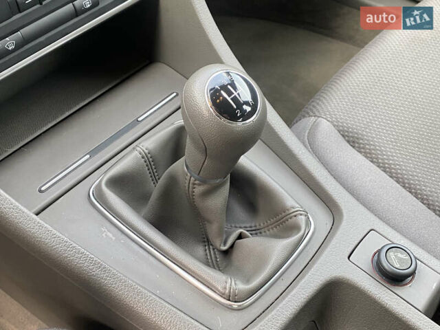 Серый Ауди А4, объемом двигателя 1.6 л и пробегом 190 тыс. км за 5499 $, фото 31 на Automoto.ua