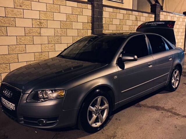 Ауді А4 2004 у Дніпро (Дніпропетровську) на Automoto.ua Сірий Ауді А4, об'ємом двигуна 2 л та пробігом 160 тис. км за 7000 $, фото 4 на Automoto.ua