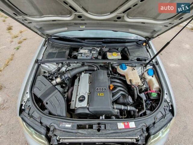 Сірий Ауді А4, об'ємом двигуна 1.6 л та пробігом 210 тис. км за 6000 $, фото 30 на Automoto.ua
