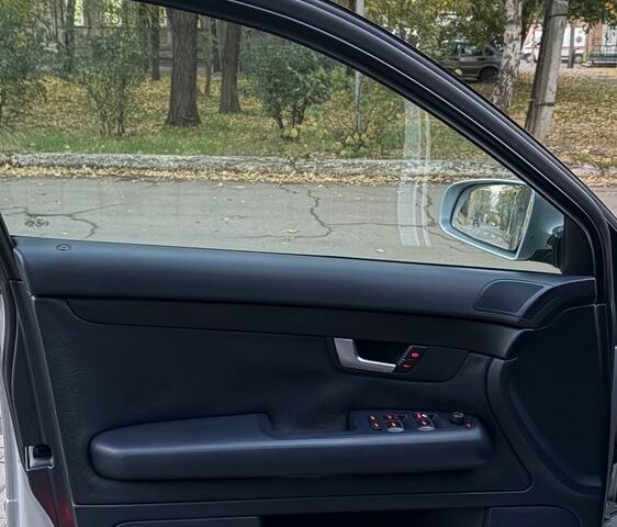 Серый Ауди А4, объемом двигателя 2.5 л и пробегом 300 тыс. км за 2800 $, фото 9 на Automoto.ua