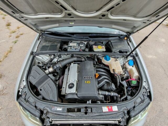 Сірий Ауді А4, об'ємом двигуна 1.6 л та пробігом 210 тис. км за 6000 $, фото 23 на Automoto.ua