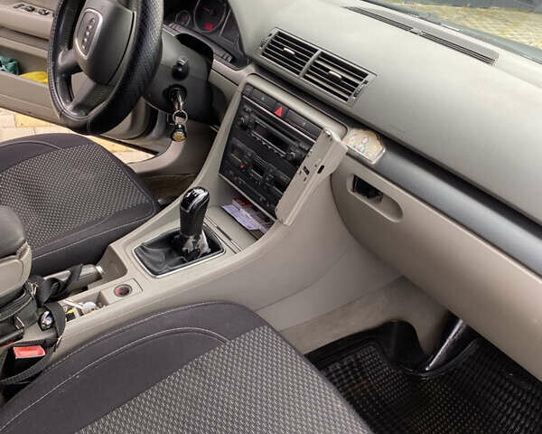 Сірий Ауді А4, об'ємом двигуна 2 л та пробігом 300 тис. км за 8000 $, фото 9 на Automoto.ua