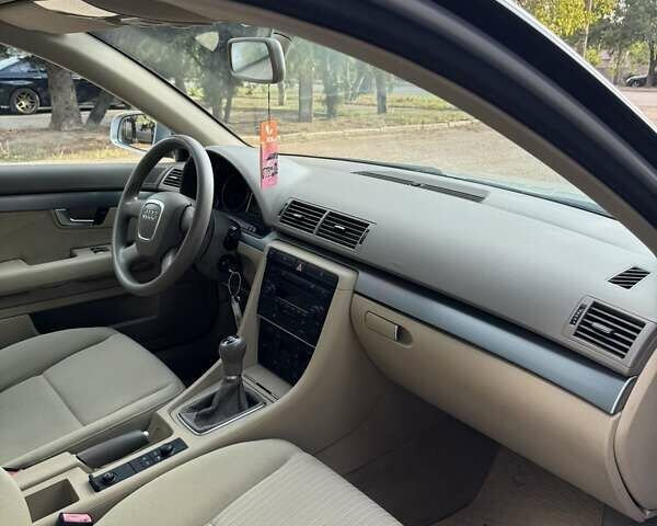 Серый Ауди А4, объемом двигателя 2 л и пробегом 181 тыс. км за 6900 $, фото 3 на Automoto.ua
