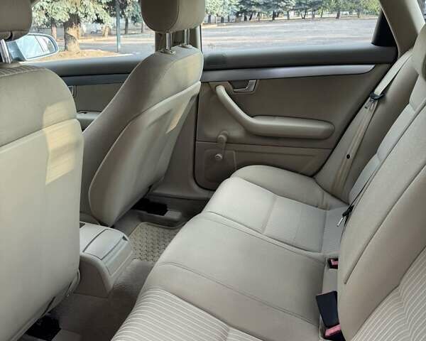 Серый Ауди А4, объемом двигателя 2 л и пробегом 181 тыс. км за 6900 $, фото 6 на Automoto.ua