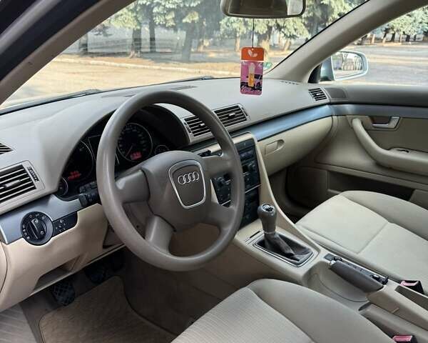 Серый Ауди А4, объемом двигателя 2 л и пробегом 181 тыс. км за 6900 $, фото 4 на Automoto.ua