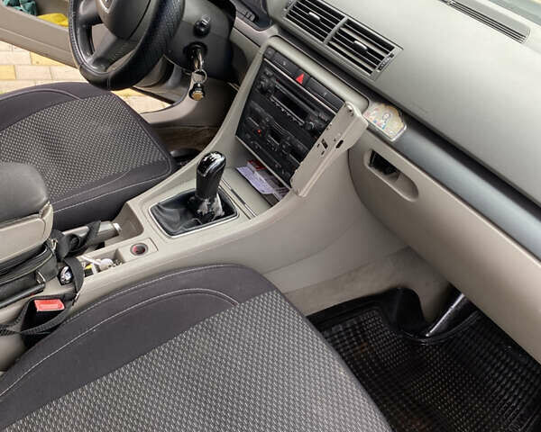 Сірий Ауді А4, об'ємом двигуна 2 л та пробігом 300 тис. км за 8000 $, фото 8 на Automoto.ua