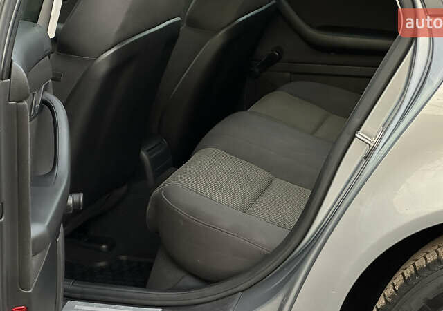 Сірий Ауді А4, об'ємом двигуна 1.8 л та пробігом 257 тис. км за 7099 $, фото 71 на Automoto.ua