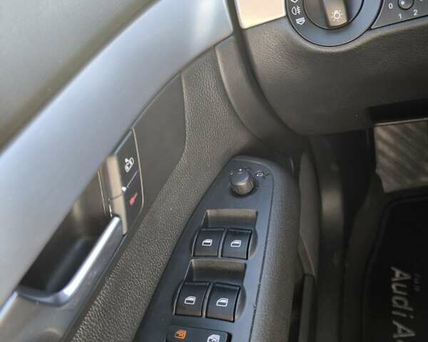 Серый Ауди А4, объемом двигателя 2.5 л и пробегом 366 тыс. км за 4400 $, фото 19 на Automoto.ua