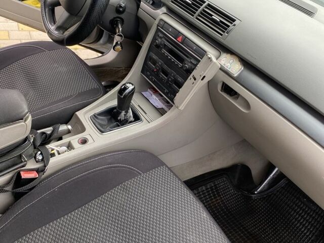 Серый Ауди А4, объемом двигателя 2 л и пробегом 300 тыс. км за 8000 $, фото 7 на Automoto.ua