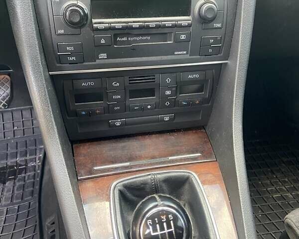 Ауді А4 2005 у Малине на Automoto.ua Сірий Ауді А4, об'ємом двигуна 2 л та пробігом 260 тис. км за 6900 $, фото 5 на Automoto.ua