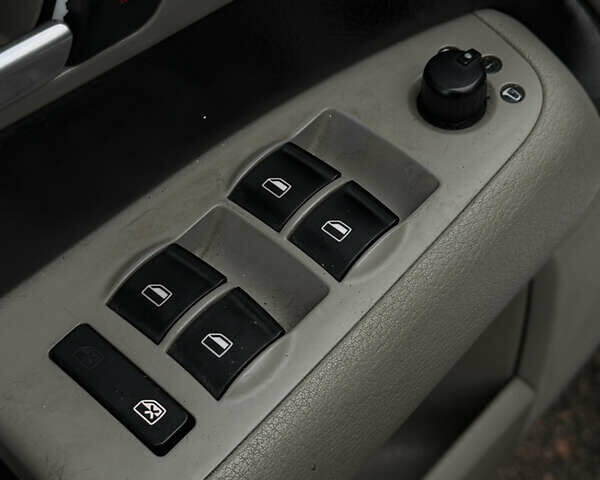 Серый Ауди А4, объемом двигателя 2 л и пробегом 234 тыс. км за 6500 $, фото 13 на Automoto.ua