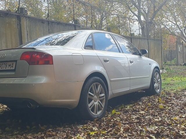 Серый Ауди А4, объемом двигателя 2 л и пробегом 238 тыс. км за 4750 $, фото 1 на Automoto.ua