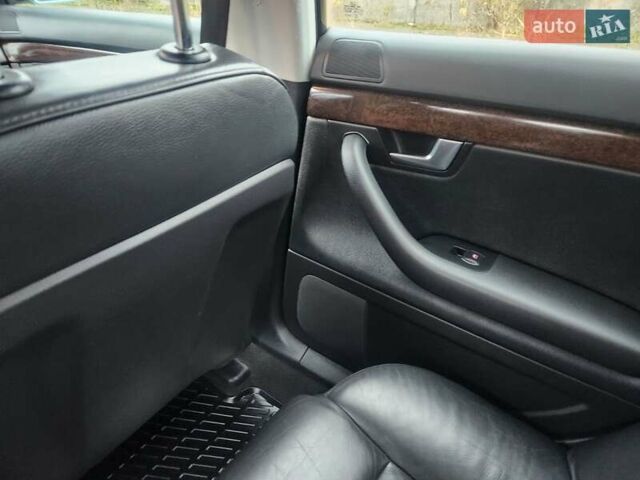 Серый Ауди А4, объемом двигателя 2 л и пробегом 200 тыс. км за 6100 $, фото 1 на Automoto.ua