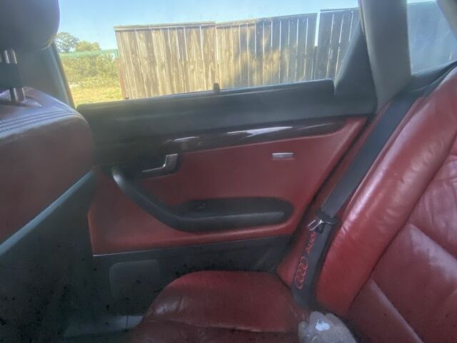 Сірий Ауді А4, об'ємом двигуна 1.8 л та пробігом 367 тис. км за 5400 $, фото 12 на Automoto.ua