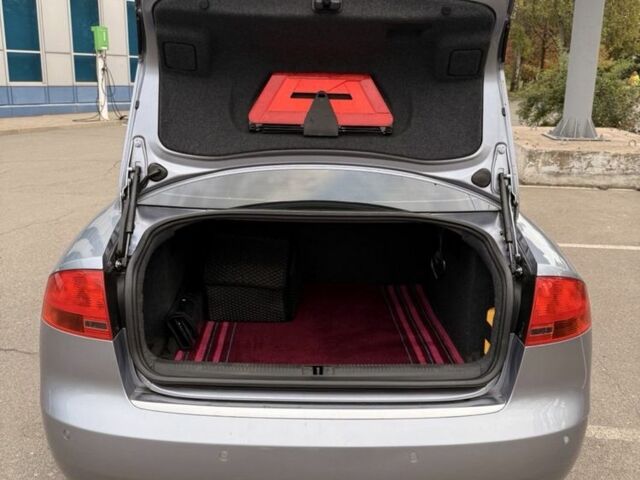 Сірий Ауді А4, об'ємом двигуна 2 л та пробігом 209 тис. км за 6100 $, фото 5 на Automoto.ua