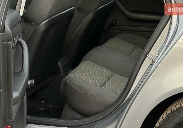 Сірий Ауді А4, об'ємом двигуна 1.8 л та пробігом 257 тис. км за 6799 $, фото 70 на Automoto.ua