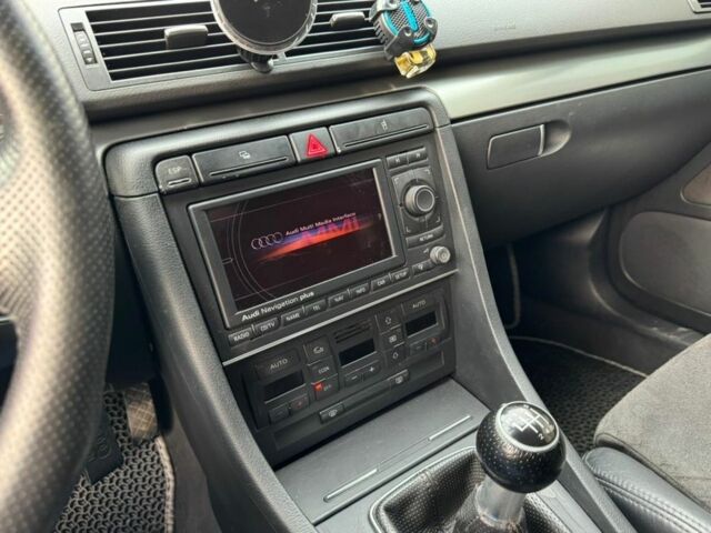 Серый Ауди А4, объемом двигателя 2 л и пробегом 300 тыс. км за 6500 $, фото 5 на Automoto.ua