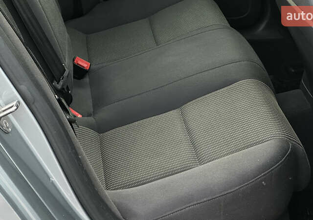 Сірий Ауді А4, об'ємом двигуна 1.8 л та пробігом 257 тис. км за 6799 $, фото 74 на Automoto.ua