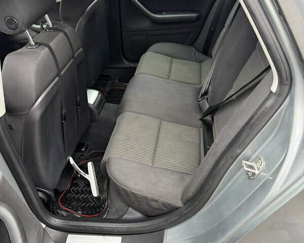 Серый Ауди А4, объемом двигателя 2 л и пробегом 231 тыс. км за 6200 $, фото 7 на Automoto.ua
