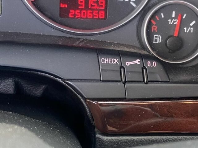 Ауди А4 2005 в Малине на Automoto.ua Серый Ауди А4, объемом двигателя 2 л и пробегом 260 тыс. км за 6900 $, фото 8 на Automoto.ua