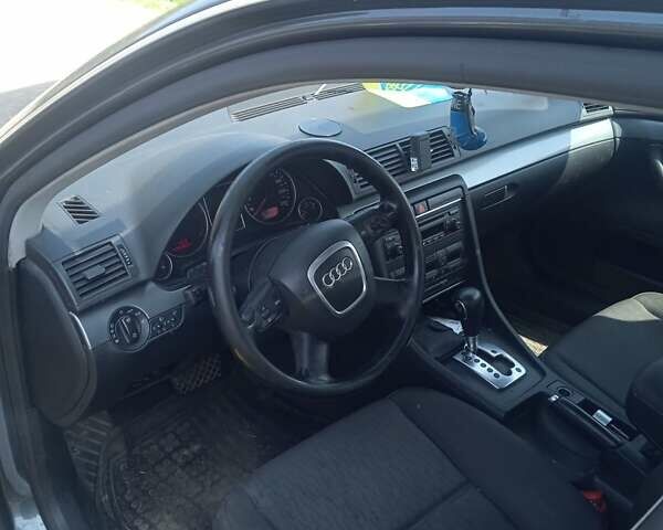 Серый Ауди А4, объемом двигателя 2 л и пробегом 290 тыс. км за 6700 $, фото 4 на Automoto.ua