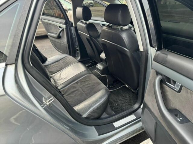 Серый Ауди А4, объемом двигателя 2 л и пробегом 300 тыс. км за 6500 $, фото 3 на Automoto.ua