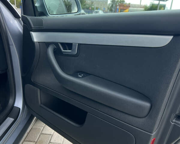 Серый Ауди А4, объемом двигателя 2 л и пробегом 212 тыс. км за 7350 $, фото 10 на Automoto.ua