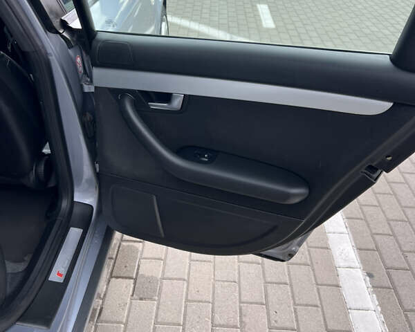 Сірий Ауді А4, об'ємом двигуна 2 л та пробігом 208 тис. км за 7400 $, фото 10 на Automoto.ua