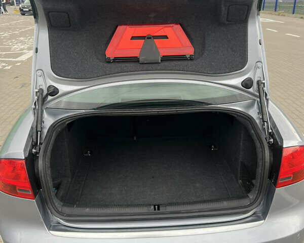 Сірий Ауді А4, об'ємом двигуна 2 л та пробігом 208 тис. км за 7400 $, фото 18 на Automoto.ua