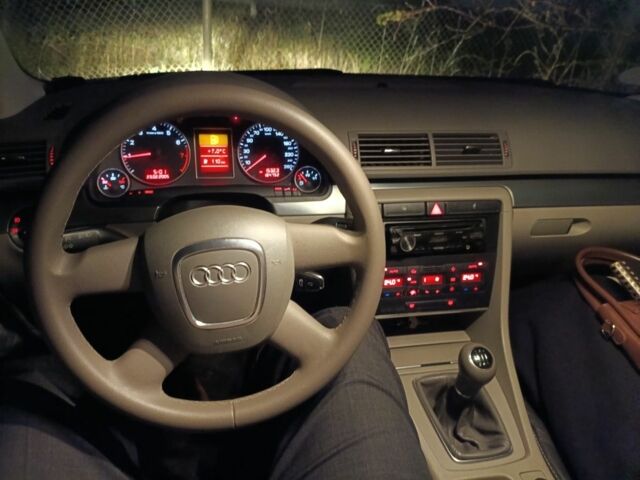 Серый Ауди А4, объемом двигателя 1.6 л и пробегом 180 тыс. км за 5500 $, фото 5 на Automoto.ua