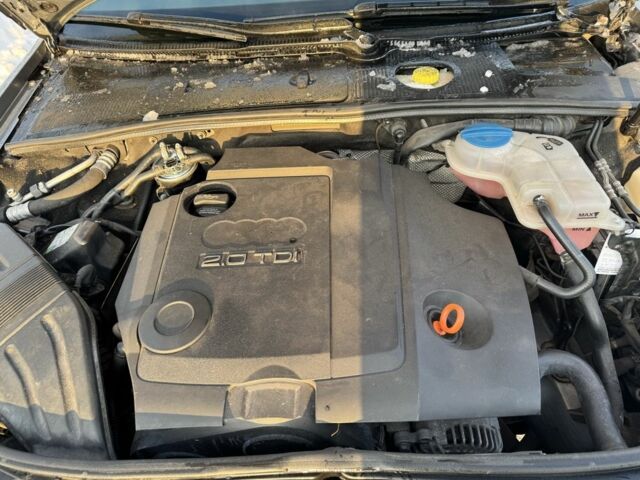 Серый Ауди А4, объемом двигателя 2 л и пробегом 300 тыс. км за 6200 $, фото 5 на Automoto.ua