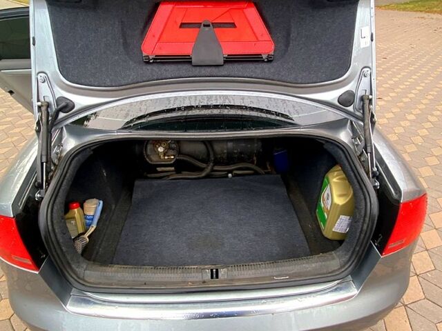 Серый Ауди А4, объемом двигателя 2 л и пробегом 286 тыс. км за 7399 $, фото 7 на Automoto.ua