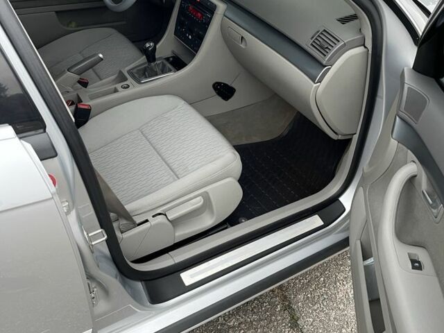 Серый Ауди А4, объемом двигателя 2 л и пробегом 200 тыс. км за 5400 $, фото 11 на Automoto.ua