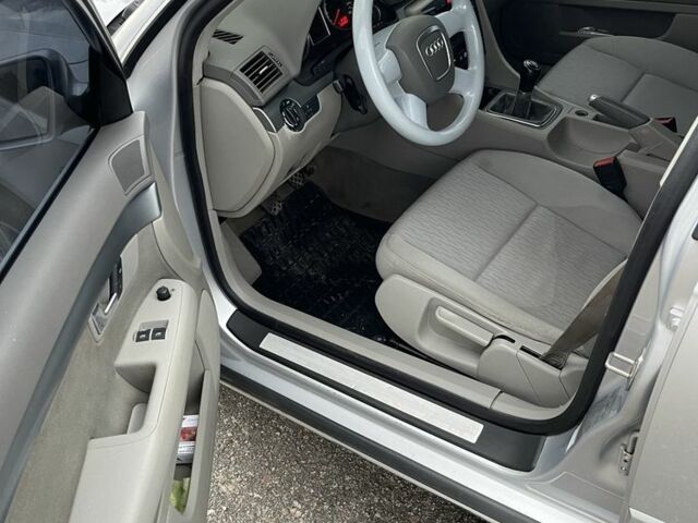 Серый Ауди А4, объемом двигателя 2 л и пробегом 200 тыс. км за 5400 $, фото 8 на Automoto.ua