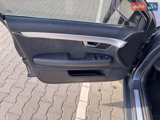 Ауді А4 2006 у Луцьку на Automoto.ua Сірий Ауді А4, об'ємом двигуна 2 л та пробігом 370 тис. км за 4900 $, фото 2 на Automoto.ua