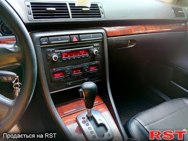 Серый Ауди А4, объемом двигателя 2 л и пробегом 194 тыс. км за 7500 $, фото 1 на Automoto.ua