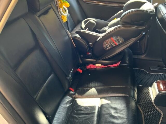 Сірий Ауді А4, об'ємом двигуна 1.8 л та пробігом 290 тис. км за 7500 $, фото 6 на Automoto.ua