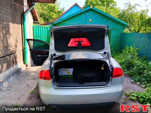 Серый Ауди А4, объемом двигателя 2 л и пробегом 194 тыс. км за 7500 $, фото 5 на Automoto.ua