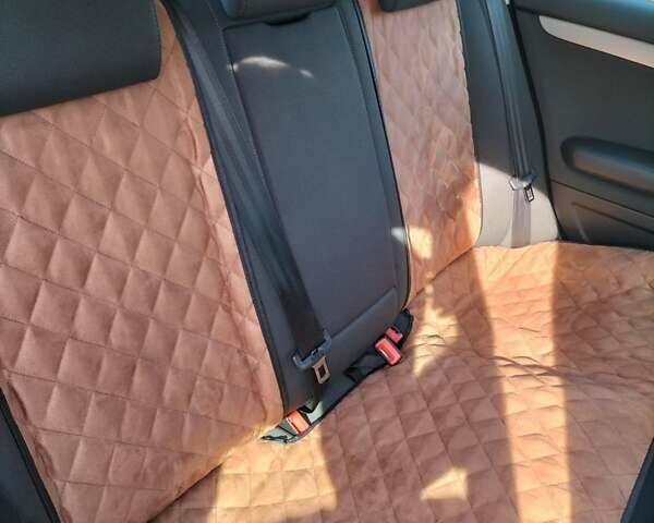 Сірий Ауді А4, об'ємом двигуна 2 л та пробігом 250 тис. км за 8000 $, фото 16 на Automoto.ua