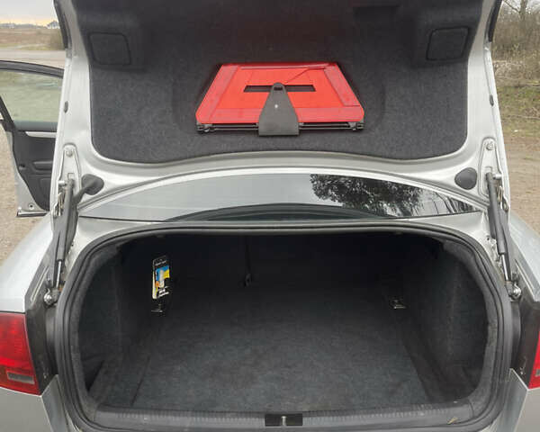 Серый Ауди А4, объемом двигателя 2 л и пробегом 360 тыс. км за 5699 $, фото 14 на Automoto.ua