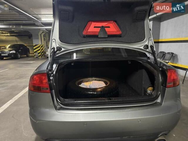 Серый Ауди А4, объемом двигателя 1.98 л и пробегом 300 тыс. км за 7600 $, фото 4 на Automoto.ua